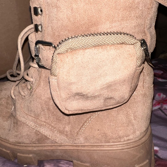 Beige boots - Picture 3 of 3
